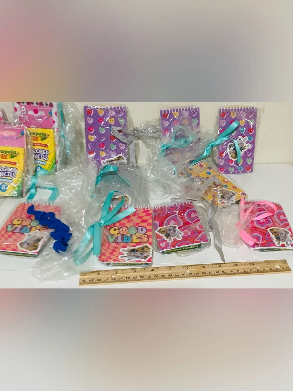 12 Party Bags: Multicolor 3” x 5” Mini Notebooks & Crayola 8pk Colored Pencils